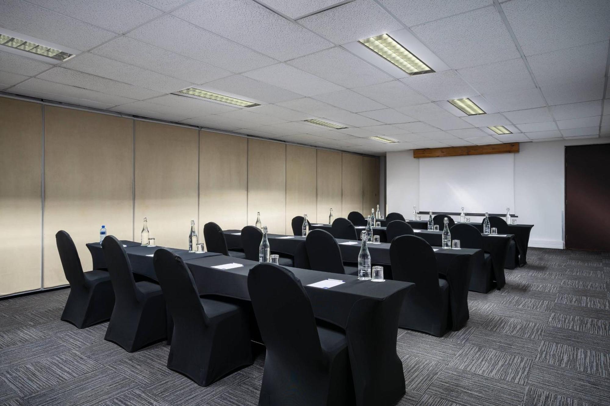 Protea Hotel by Marriott Johannesburg Wanderers Eksteriør bilde