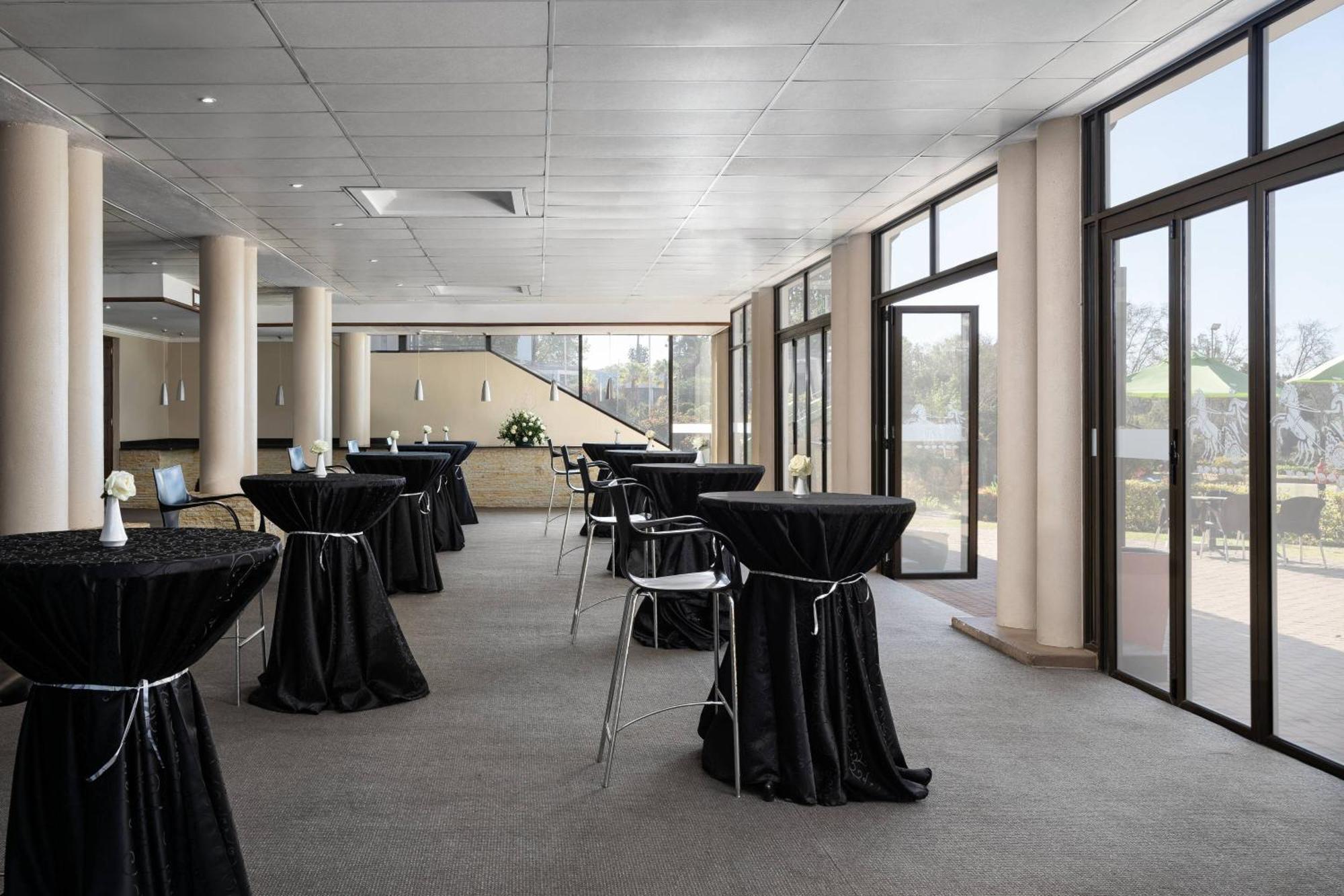 Protea Hotel by Marriott Johannesburg Wanderers Eksteriør bilde